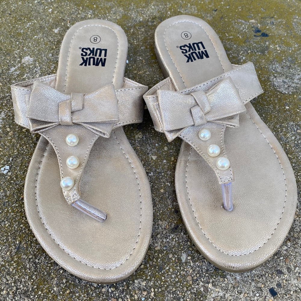 NEW Muk Luks sandals flip flops 8